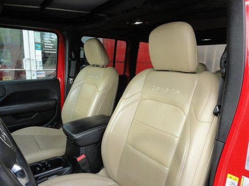 Used 2018 Jeep Wrangler Unlimited Sahara image 11