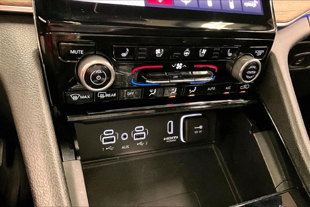 Used 2023 Jeep Grand Cherokee L Summit w/ Rear Seat Video Group I AWD/4WD image 30