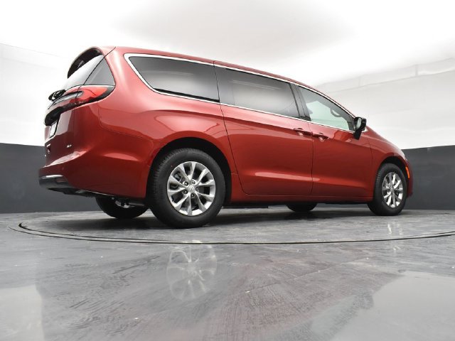 New 2026 Chrysler Pacifica Select AWD/4WD image 24
