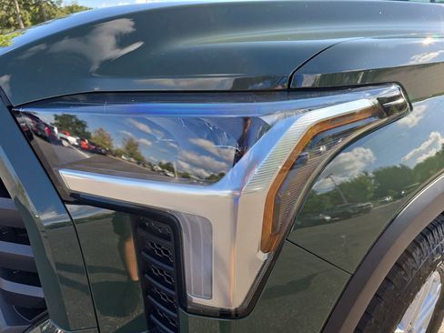 Used 2022 Toyota Tundra SR5 w/ SR5 Convenience Package image 32