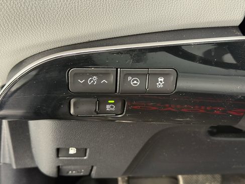 Certified 2022 Toyota Prius XLE image 23