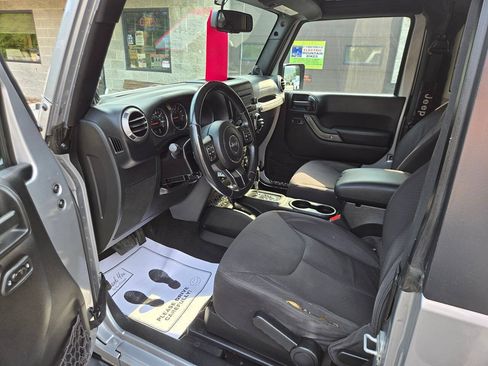 Used 2013 Jeep Wrangler Sport AWD/4WD image 9