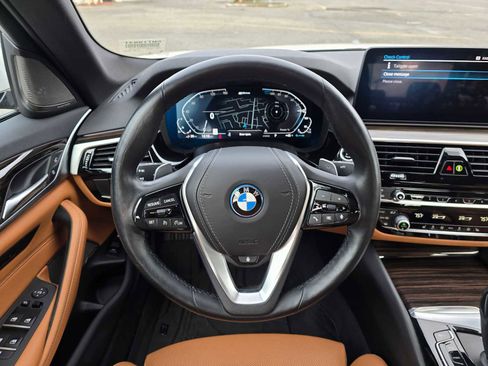 Used 2023 BMW 530e xDrive w/ Premium Package image 22