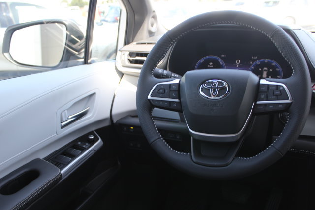Certified 2026 Toyota Sienna XSE FWD image 43