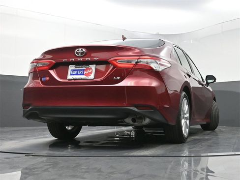 Used 2020 Toyota Camry LE image 29