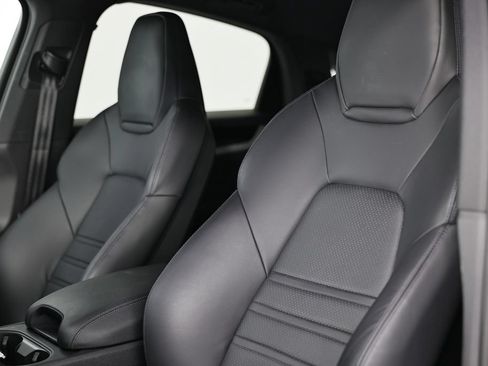 Used 2024 Porsche Cayenne Coupe AWD/4WD image 22