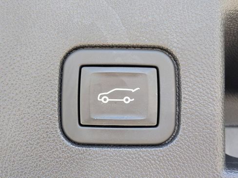 Used 2023 Chevrolet Equinox Premier FWD image 11