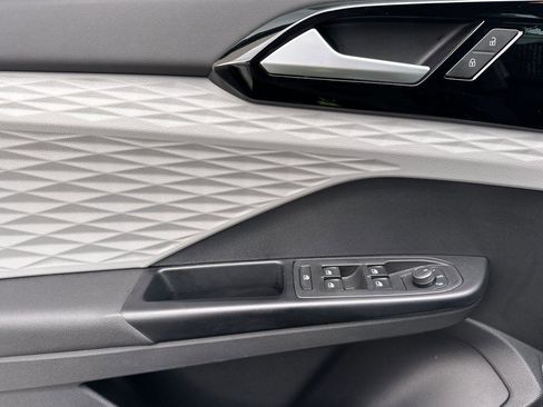 Used 2022 Volkswagen Taos S image 10