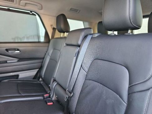 Certified 2025 Nissan Pathfinder SL image 27