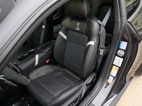 Used 2022 Ford Mustang Shelby GT500 w/ Technology Package image 19