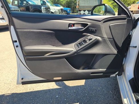 Used 2019 Toyota Avalon Touring w/ Advanced Safety Package FWD image 16
