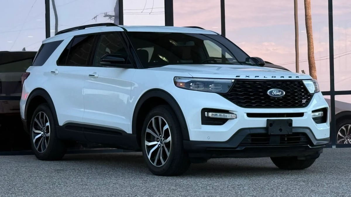 Used 2020 Ford Explorer ST w/ Premium Technology Package AWD/4WD image 17