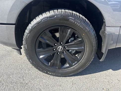 Used 2023 Nissan Titan SV w/ SV Convenience Package image 10