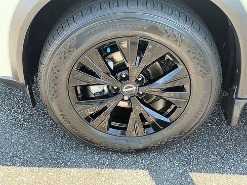 Certified 2023 Nissan Rogue SV w/ SV Premium B Package FWD image 6