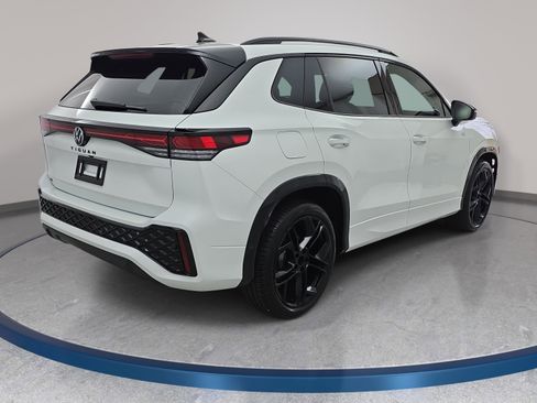 New 2026 Volkswagen Tiguan SE R-Line FWD image 5