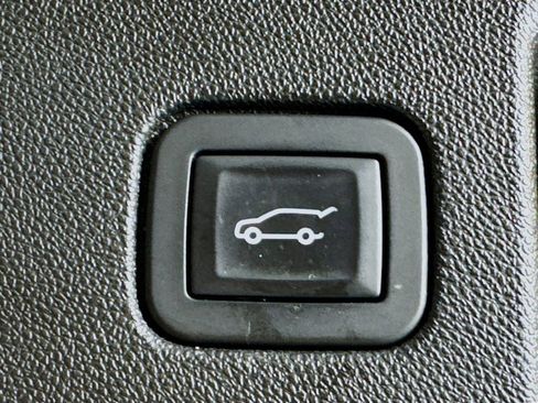 Used 2018 Chevrolet Equinox Premier image 35