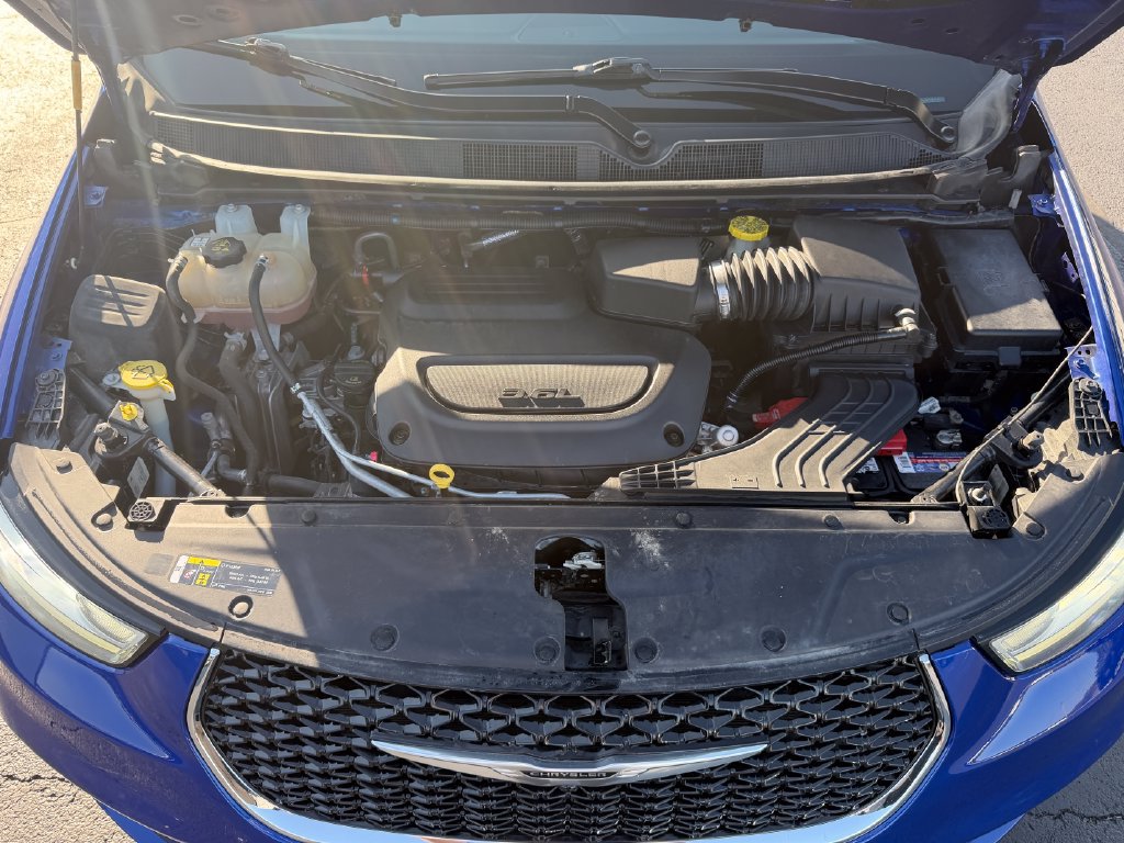 Used 2021 Chrysler Pacifica Touring AWD/4WD image 40