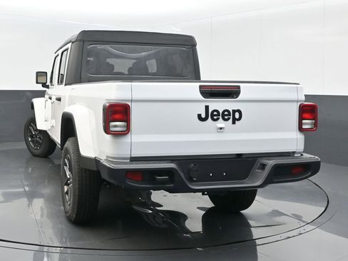 New 2025 Jeep Gladiator Sport image 6