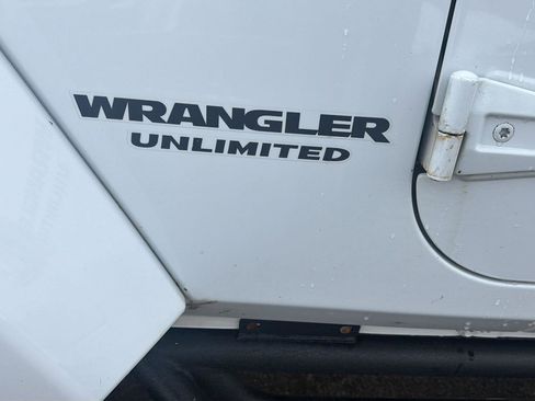 Used 2017 Jeep Wrangler Unlimited Sahara image 11