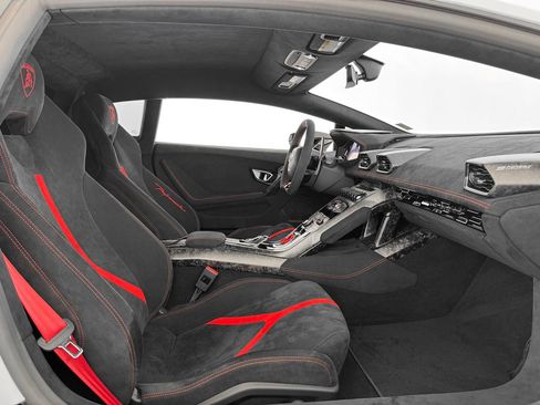 Used 2018 Lamborghini Huracan Performante AWD/4WD image 24