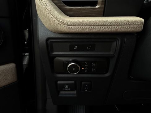 Used 2024 Ford Expedition Max Limited AWD/4WD image 30