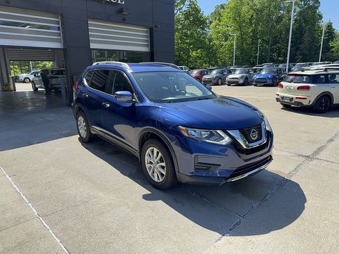 Used 2019 Nissan Rogue SV AWD/4WD image 2