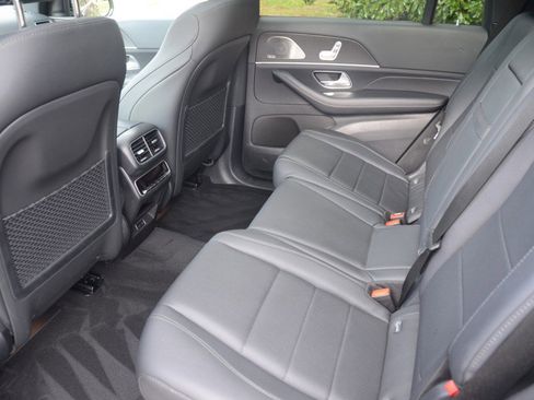 Used 2024 Mercedes-Benz GLS 450 4MATIC image 16