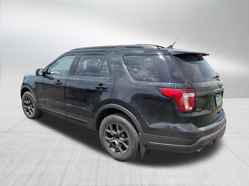 Used 2018 Ford Explorer XLT w/ XLT Appearance Package AWD/4WD image 5