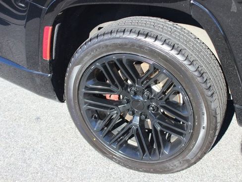 Used 2024 Jeep Wagoneer 4WD w/ Premium Group I image 41