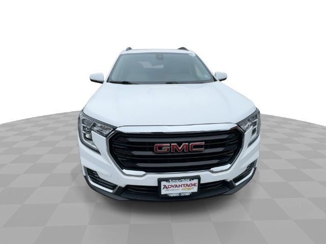 Certified 2023 GMC Terrain SLE w/ Driver Convenience Package AWD/4WD image 3