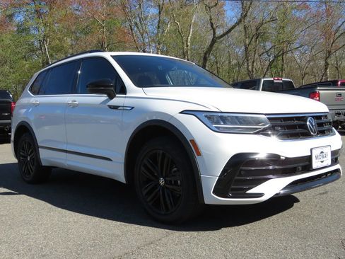 Used 2022 Volkswagen Tiguan SE R-Line AWD/4WD image 3