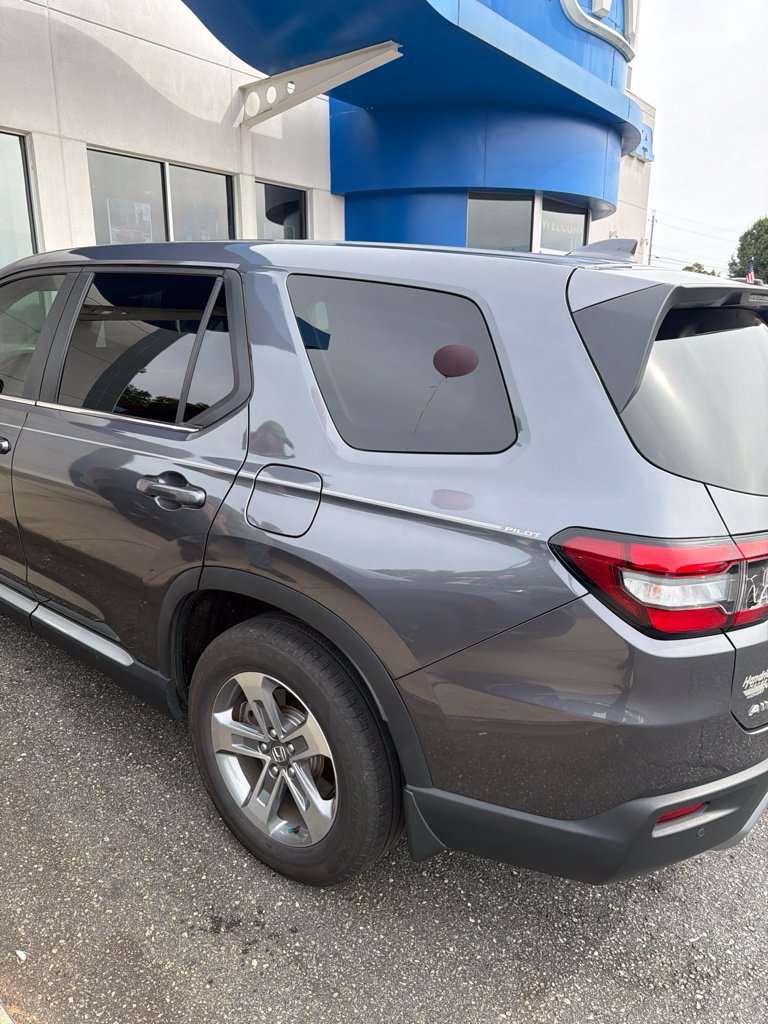 Used 2025 Honda Pilot EX-L image 2