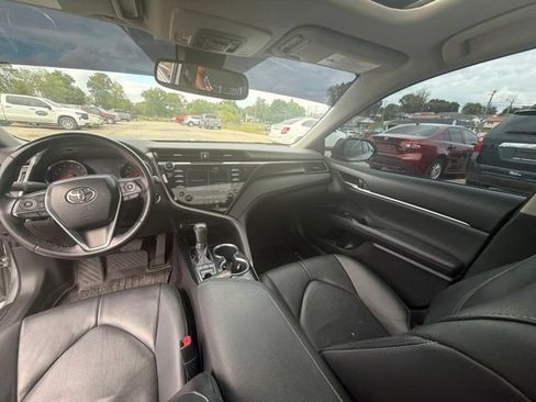 Used 2019 Toyota Camry XSE FWD image 10
