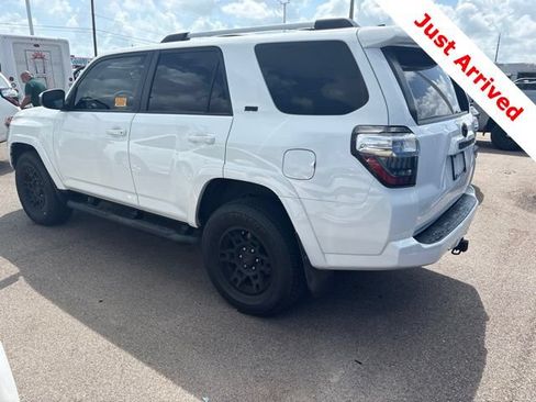 Used 2022 Toyota 4Runner SR5 AWD/4WD image 9