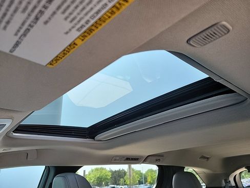 Used 2025 Toyota Sienna XLE FWD image 38