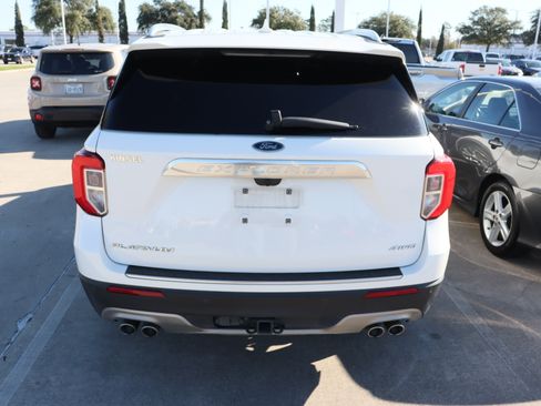 Used 2021 Ford Explorer Platinum w/ Equipment Group 601A image 8