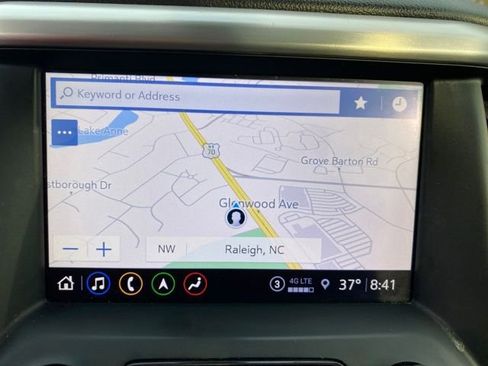 Used 2022 GMC Acadia SLT w/ Elevation Edition image 12