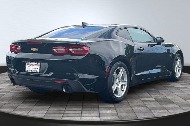 Used 2021 Chevrolet Camaro LT RWD image 6