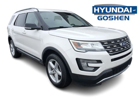 Used 2017 Ford Explorer XLT w/ Equipment Group 202A image 3