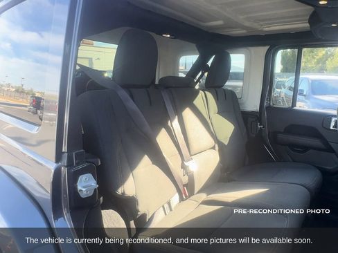 Used 2025 Jeep Wrangler Unlimited Sahara w/ Safety Group AWD/4WD image 13