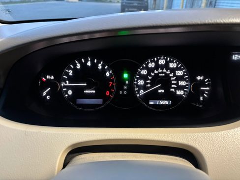 Used 2010 Toyota Avalon Limited image 16