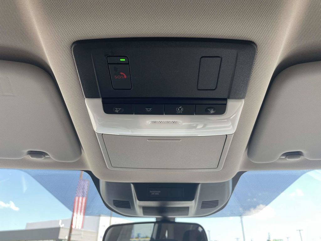 Used 2025 Nissan Rogue SV FWD image 28
