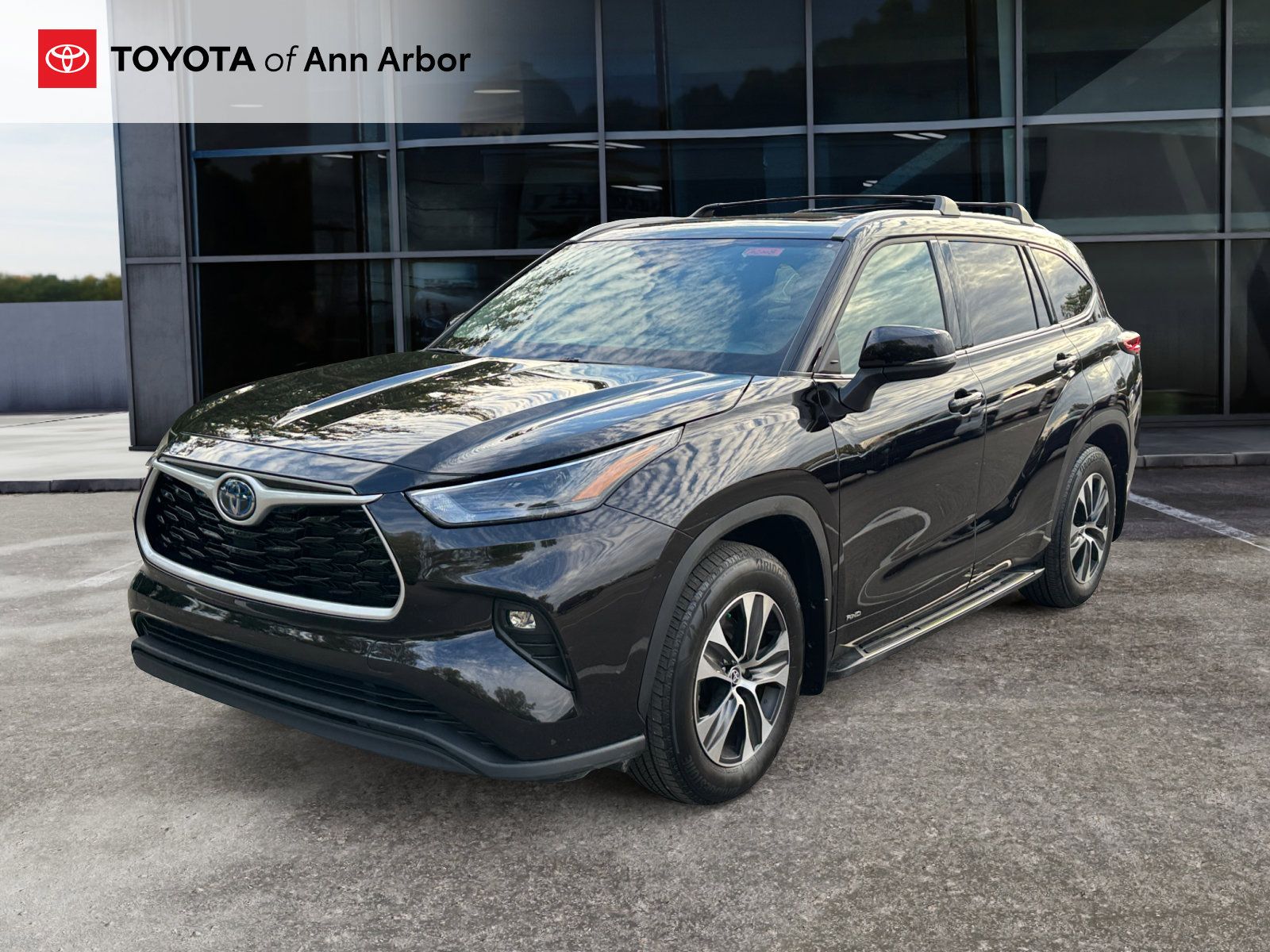 Used 2022 Toyota Highlander XLE AWD/4WD image 9