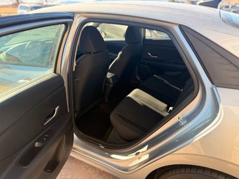 Used 2023 Hyundai Elantra SE w/ Winter Weather Package image 14