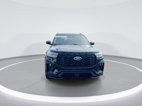 Used 2025 Ford Explorer ST-Line w/ ST-Line Street Pack AWD/4WD image 3