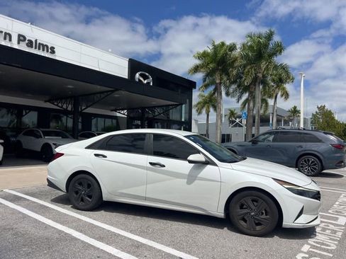 Used 2022 Hyundai Elantra SEL w/ Convenience Package image 7