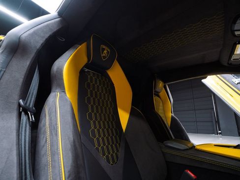 Used 2024 Lamborghini Revuelto AWD/4WD image 50