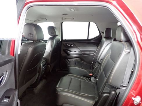 Used 2020 Chevrolet Traverse LT w/ LT Premium Package AWD/4WD image 35