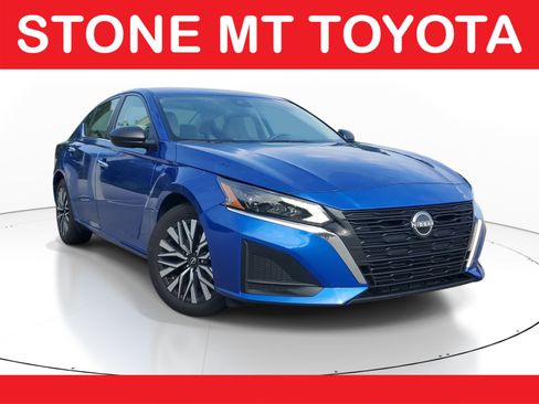Used 2025 Nissan Altima 2.5 SV FWD image 1