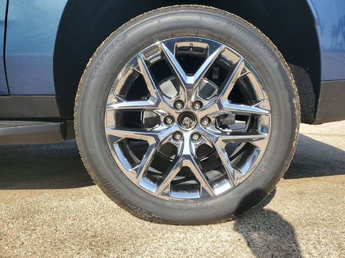 New 2026 Chevrolet Suburban LS image 5